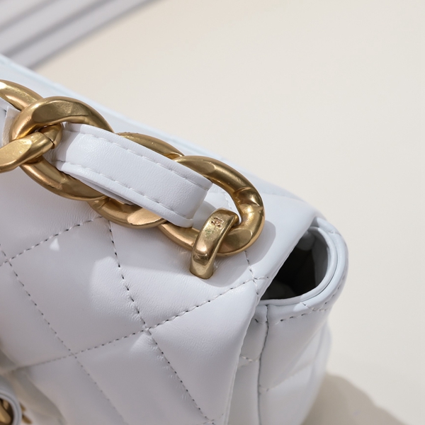 シャネルバッグ角部分ディテール